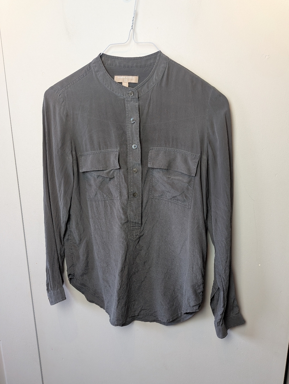 BANANA REPUBLIC 100% Silk Women Blouse Long Sleeve Size XS DARK GRAY - Picture 2 of 11